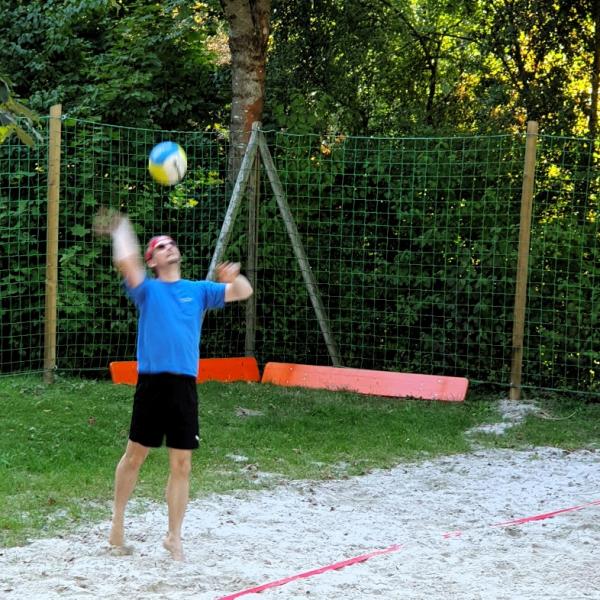 Beachvolleyballturnier 2025 in Fuchsmühl: Wiesau Tigers Aufschlag