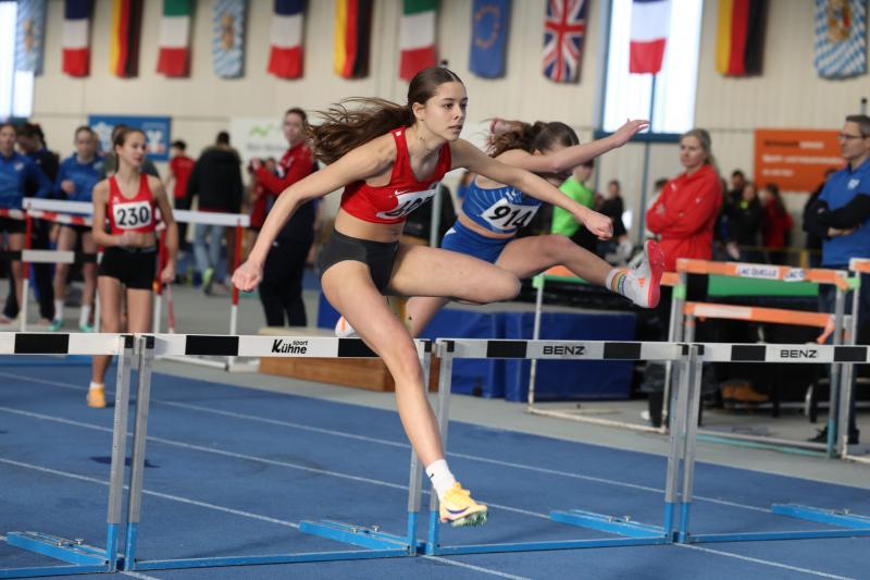 Emma Scharf über 60m Hürden