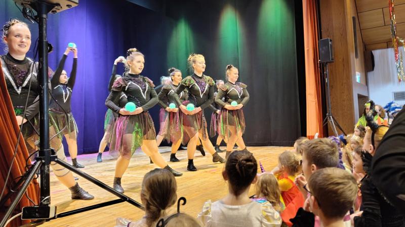 Tanzvorführung beim Kinderfasching 2026